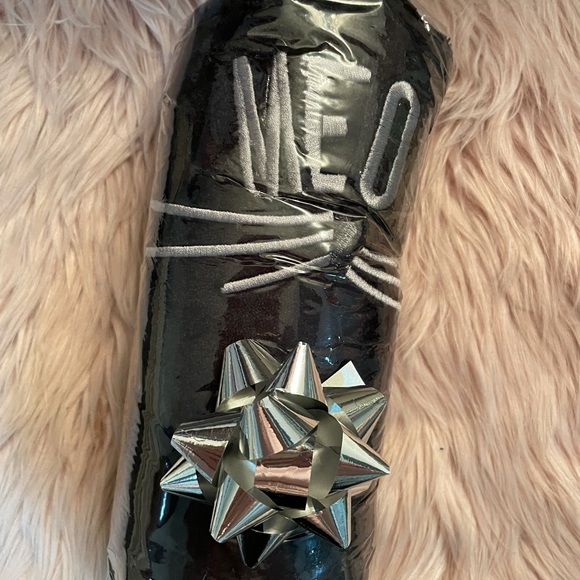 Brand new MEOW plushy comfy cozy lounge set. 🐱 GREY!✨ - Picture 4 of 14